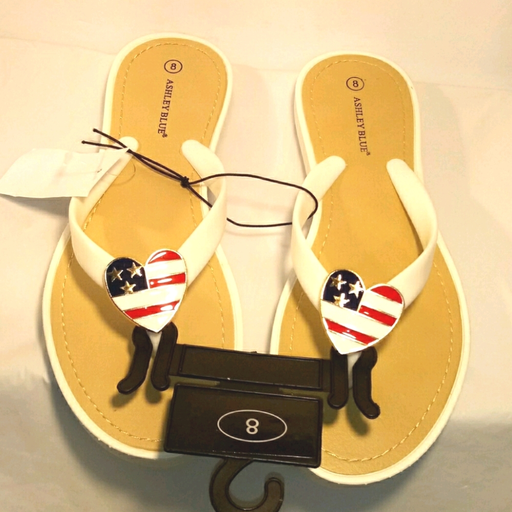 ASHLEY BLUE HEART SHAPE AMERICAN FLAG PENDENTSANDAL SLIDES